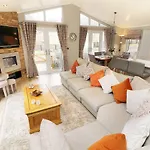 8 Waterside Wood *