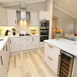 8 Waterside Wood * Windermere