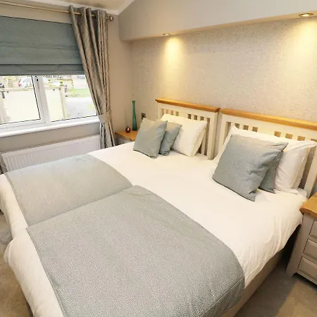 8 Waterside Wood Windermere