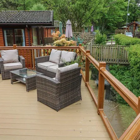 8 Waterside Wood