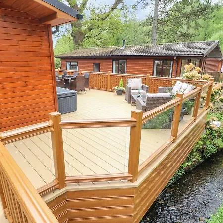 8 Waterside Wood Hébergement de vacances *