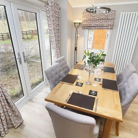 8 Waterside Wood 別荘 *