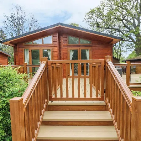 別荘 8 Waterside Wood