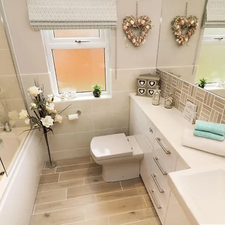 8 Waterside Wood 別荘